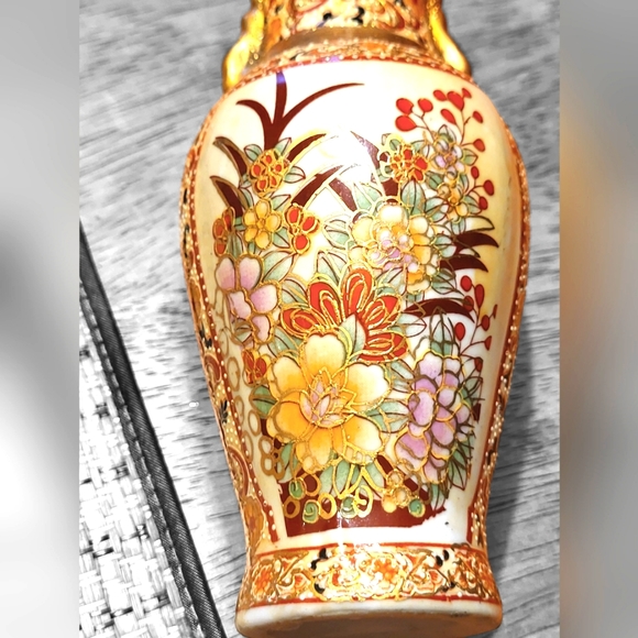 Vintage Hand-painted Ceramic Asian Style Decorative Vase. - Picture 4 of 6